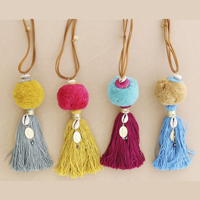 COLLAR LARGO COLGANTE POMPÓN FLECO