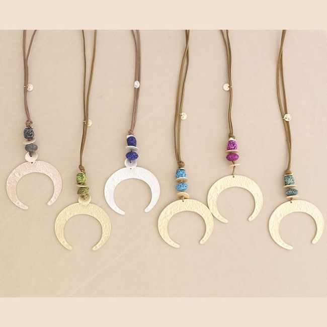 COLLAR LARGO COLGANTE CUENTAS LAVAS MEDIA LUNA METAL