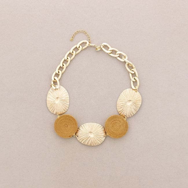 SUEDE METAL IRREGULAR MEDAL SHORT NECKLACE
