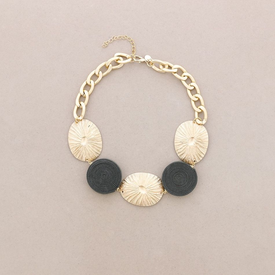 SUEDE METAL IRREGULAR MEDAL SHORT NECKLACE