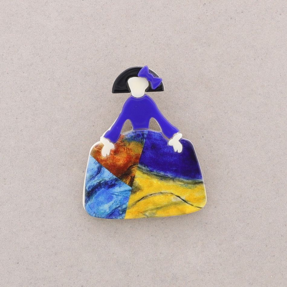 RESIN MENINA BROOCH