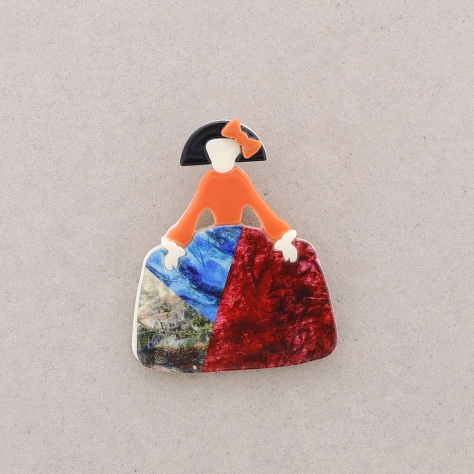 RESIN MENINA BROOCH