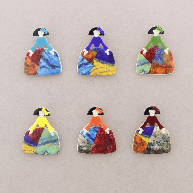 RESIN MENINA BROOCH 2