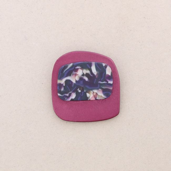 BROCHE FORMA GEOMÉTRICA ESTAMPADO RESINA