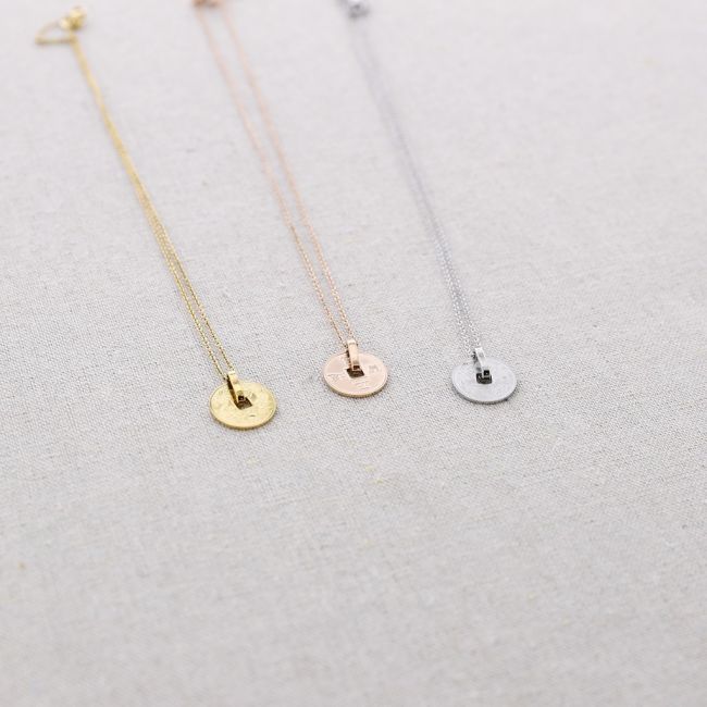 STEEL SHORT NECKLACE WITH COIN PENDANT