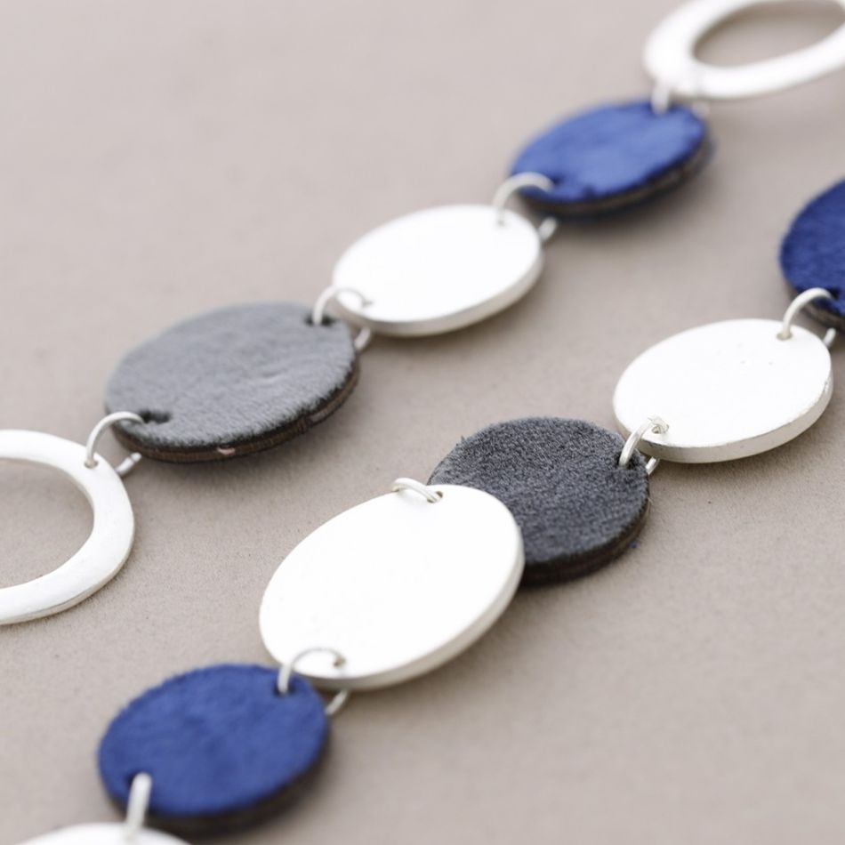 LONG LEATHER MEDAL NECKLACE METAL FLAT RINGS