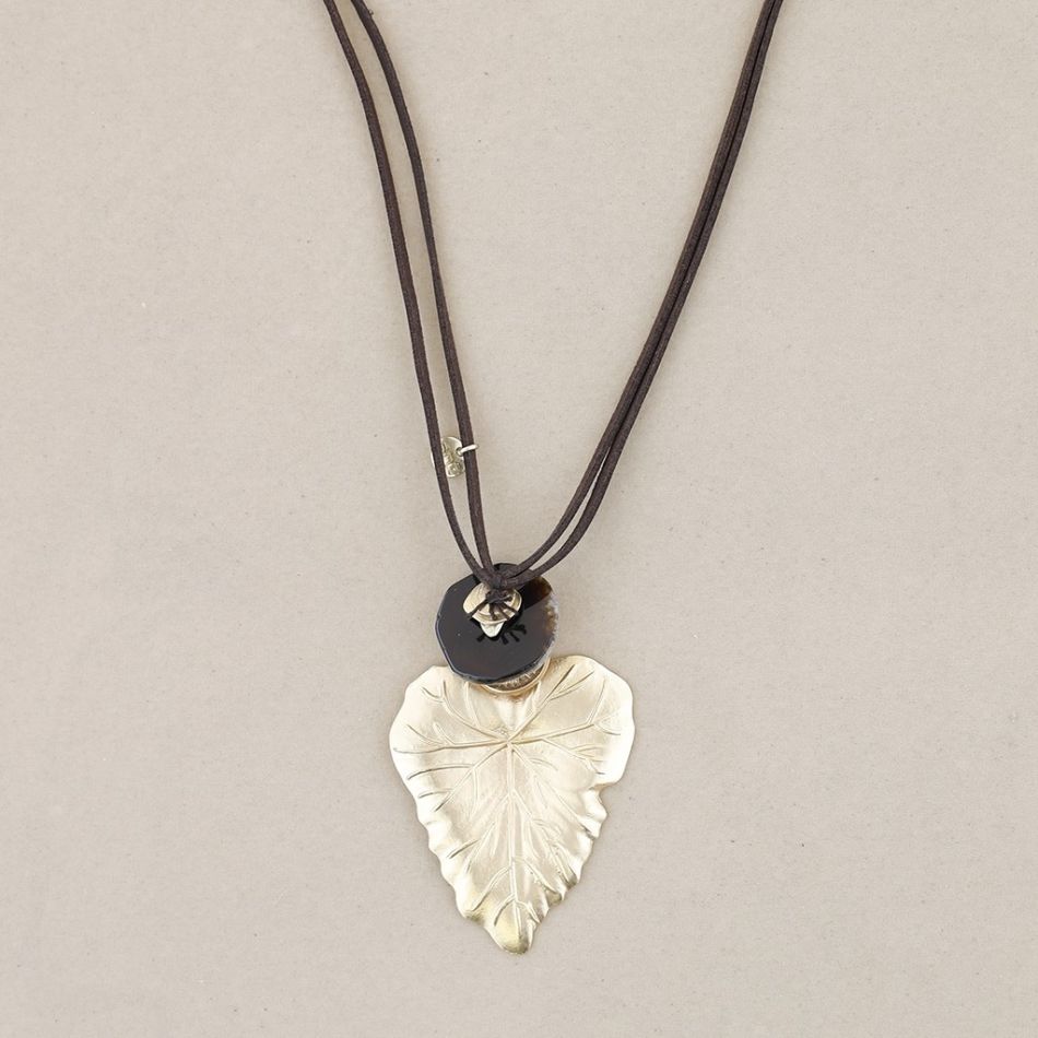COLLAR LARGO COLGANTE HOJA METAL