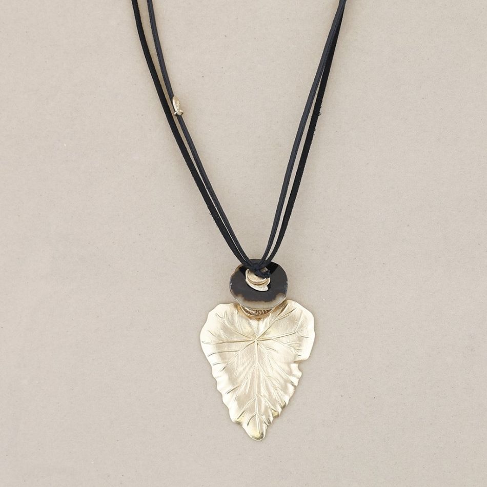 COLLAR LARGO COLGANTE HOJA METAL