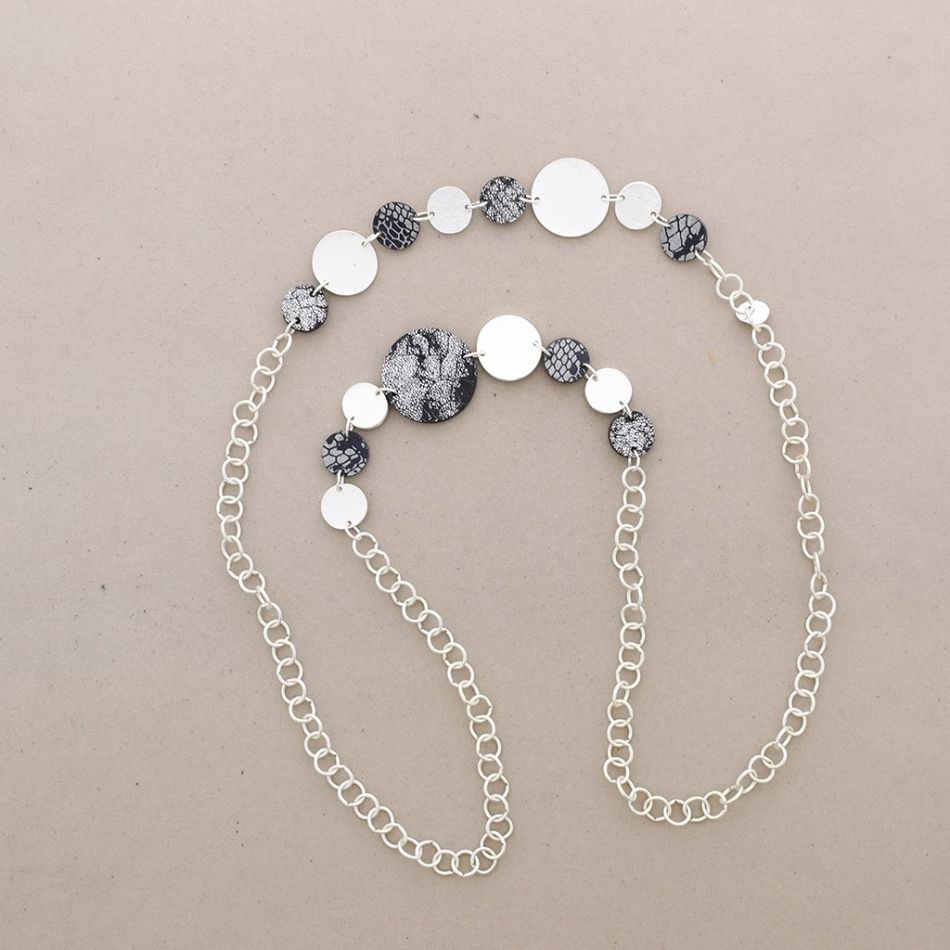 COLLAR LARGO CADENA METAL CUERO ANTE