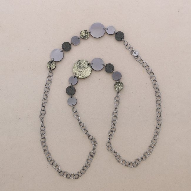 COLLAR LARGO CADENA METAL CUERO ANTE