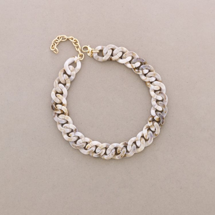 RESIN LINK SHORT NECKLACE