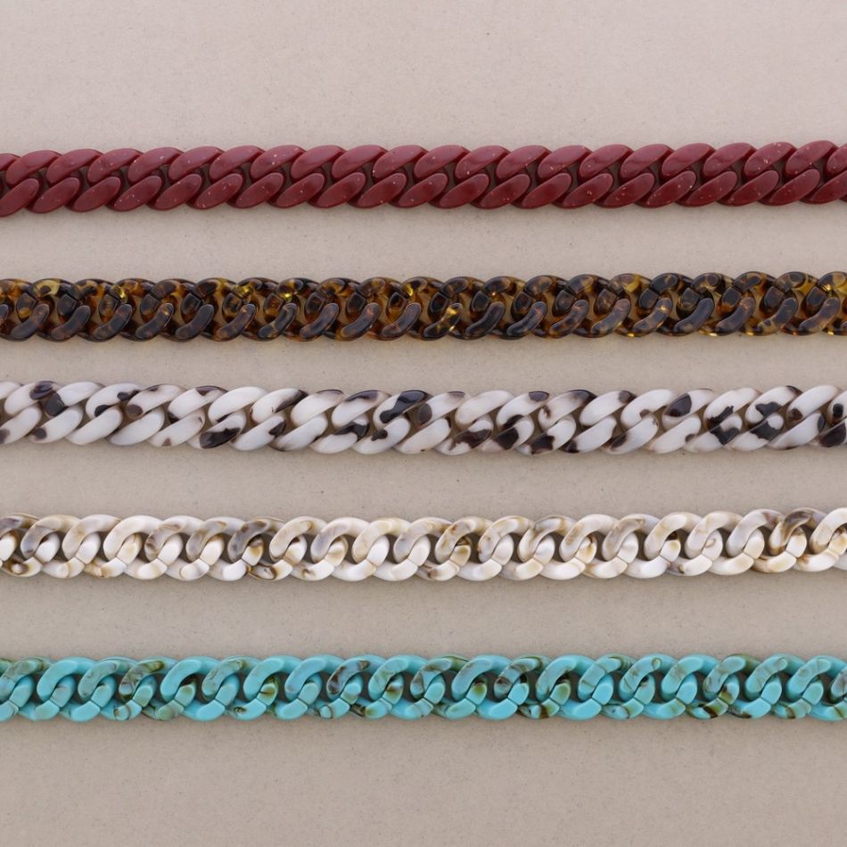 RESIN LINK SHORT NECKLACE