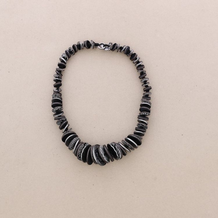 SUEDE LEATHER METAL SHORT NECKLACE 2