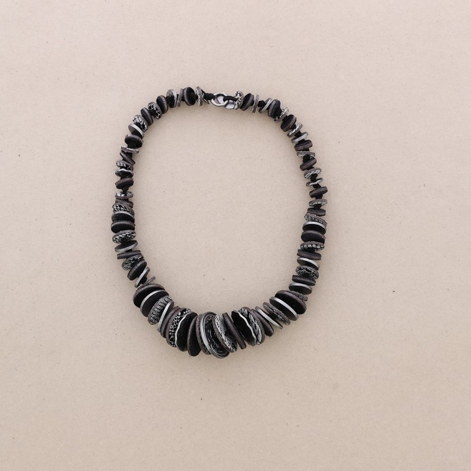SUEDE LEATHER METAL SHORT NECKLACE