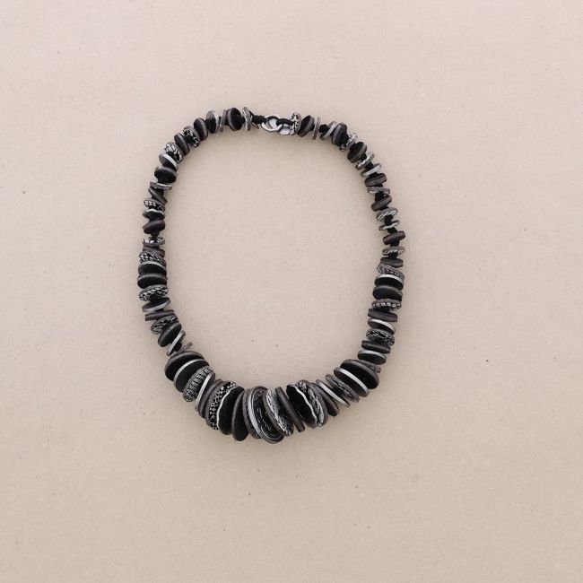 SUEDE LEATHER METAL SHORT NECKLACE