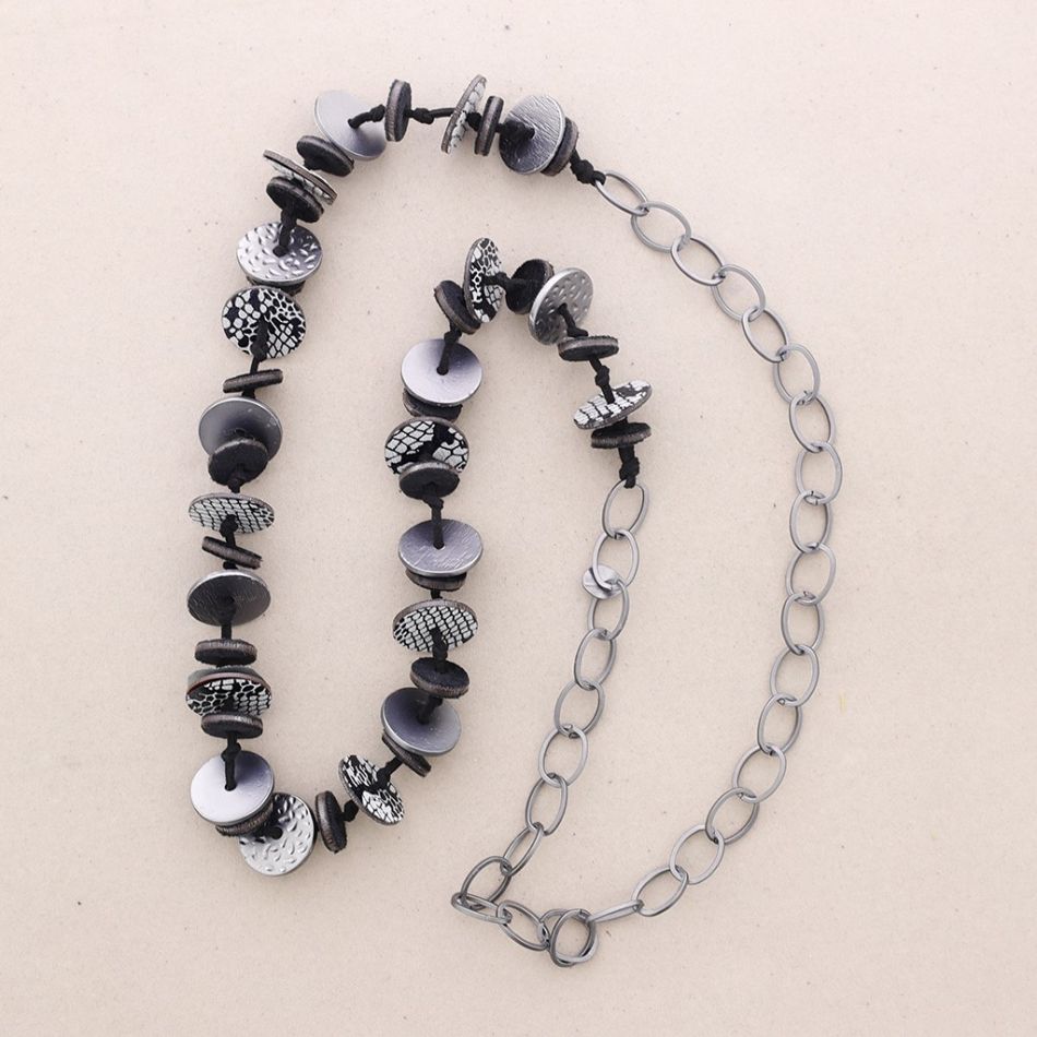 COLLAR LARGOCADENA METAL CUERO ANTE