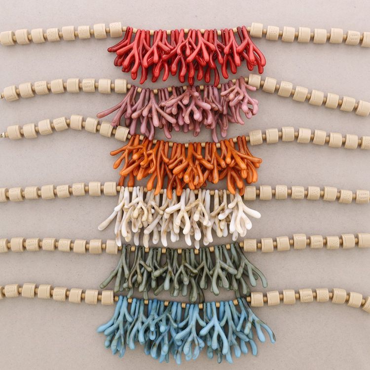 CORAL RESIN PENDANT SHORT NECKLACE 2