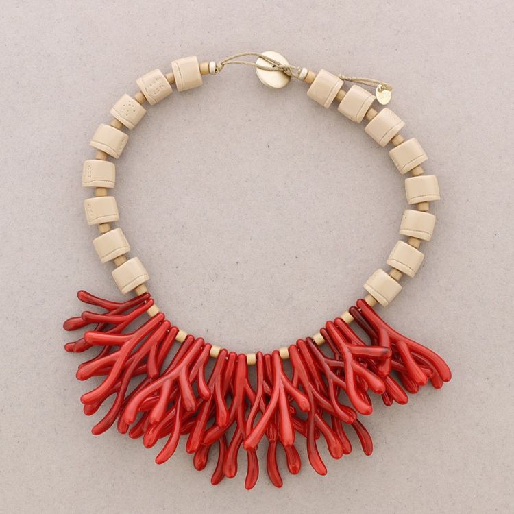 CORAL RESIN PENDANT SHORT NECKLACE