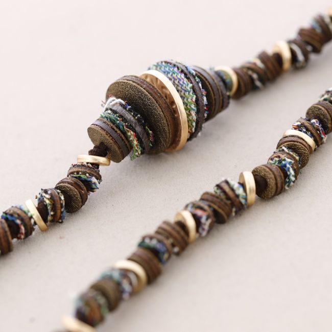 COLLAR LARGOCUERO ANTE