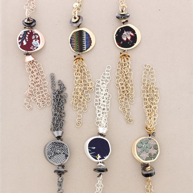 LONG NECKLACE METAL PENDANT CHAIN SUEDE LEATHER