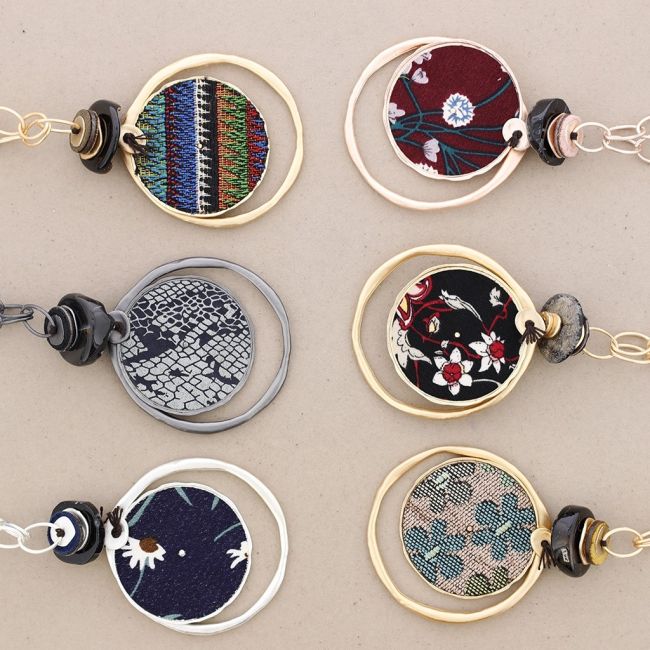 LONG NECKLACE METAL PENDANT CHAIN SUEDE LEATHER