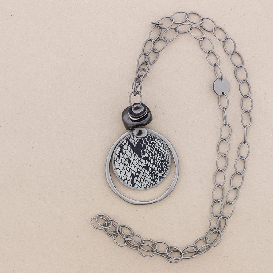 COLLAR LARGO COLGANTE METAL CADENA CUERO ANTE