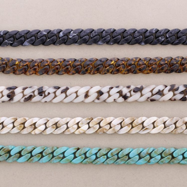 LONG RESIN LINK NECKLACE 2