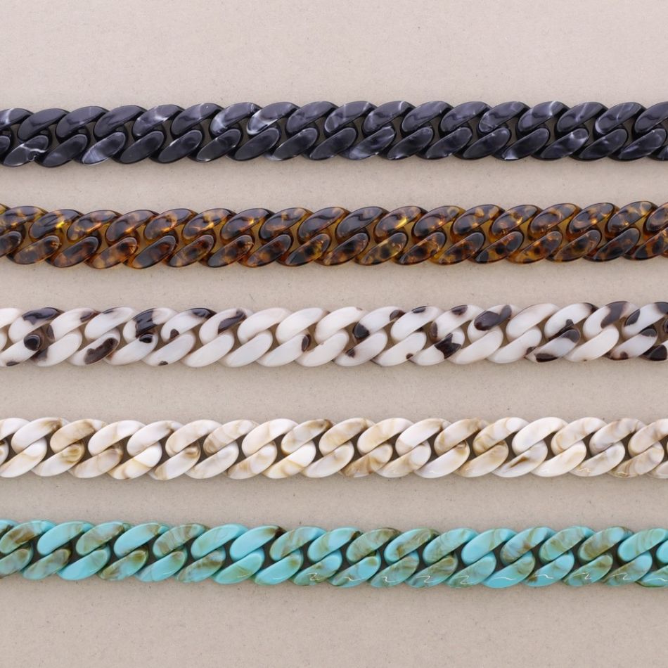 COLLAR LARGO ESLABONES RESINA