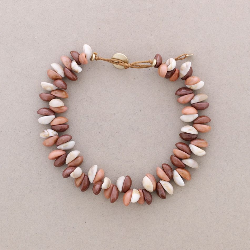 RESIN SHELL SHORT NECKLACE