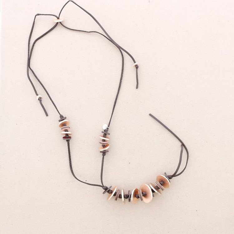 COLLAR LARGO CUERO ANTE