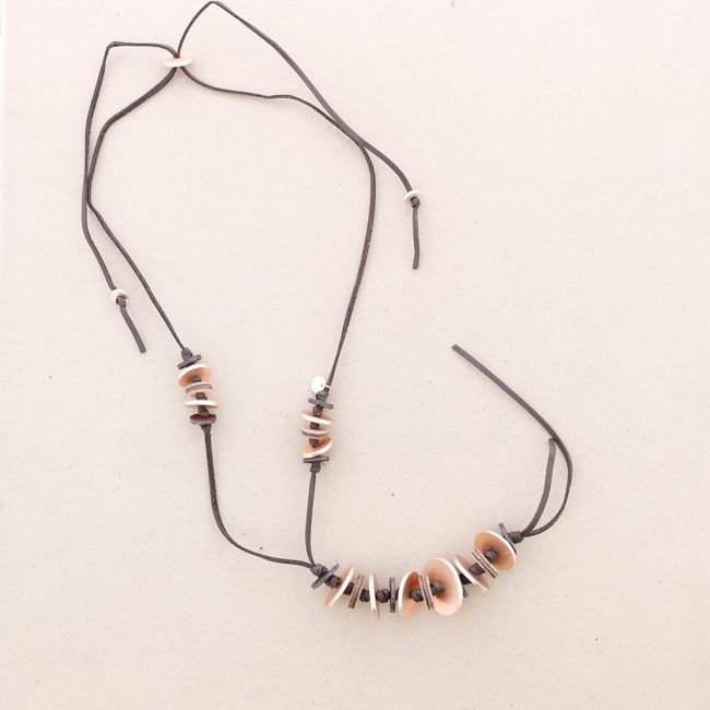 COLLAR LARGO CUERO ANTE