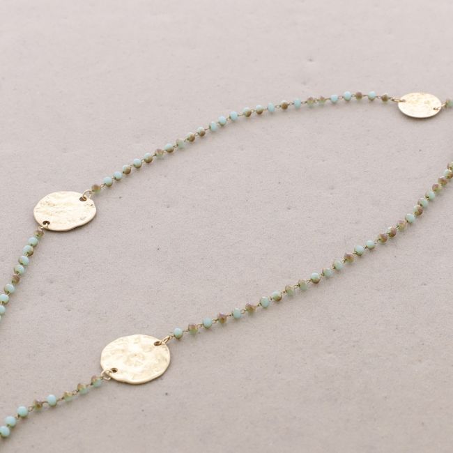 LONG NECKLACE WITH FACETED CRYSTALS AND METAL MEDALS