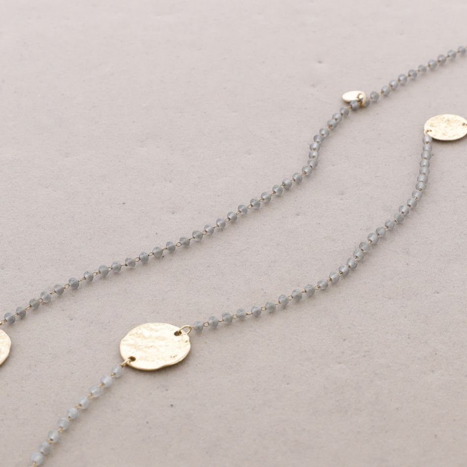 LONG NECKLACE WITH FACETED CRYSTALS AND METAL MEDALS