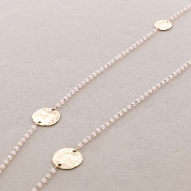 LONG NECKLACE WITH FACETED CRYSTALS AND METAL MEDALS