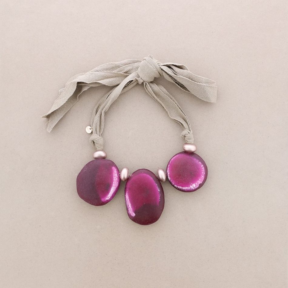 TRIPLE RESIN PENDANT SHORT NECKLACE