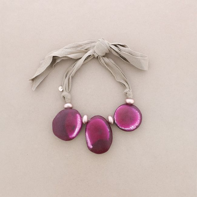 TRIPLE RESIN PENDANT SHORT NECKLACE