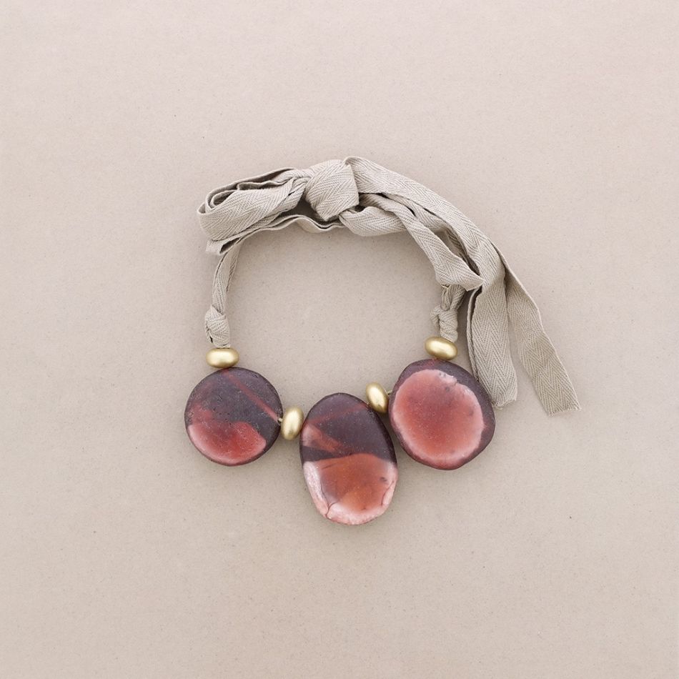 TRIPLE RESIN PENDANT SHORT NECKLACE