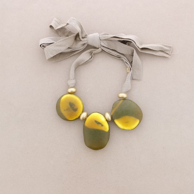 TRIPLE RESIN PENDANT SHORT NECKLACE