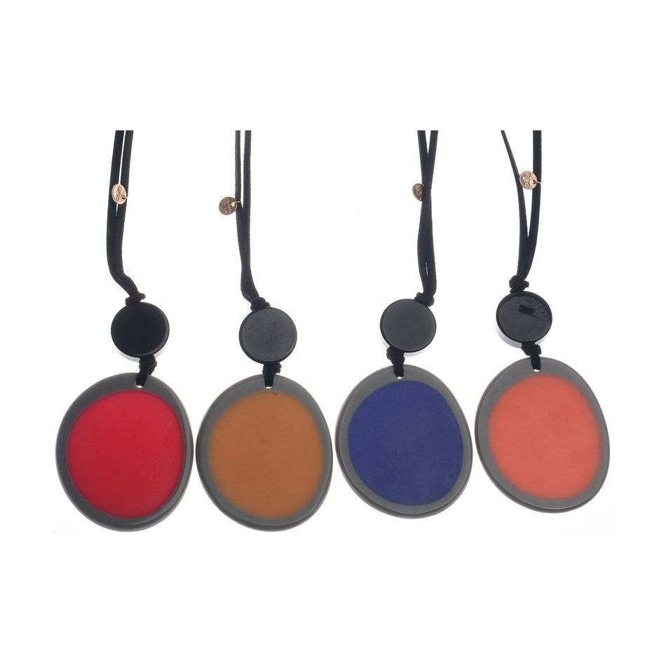 COLLAR LARGO COLGANTE DOBLE RESINA