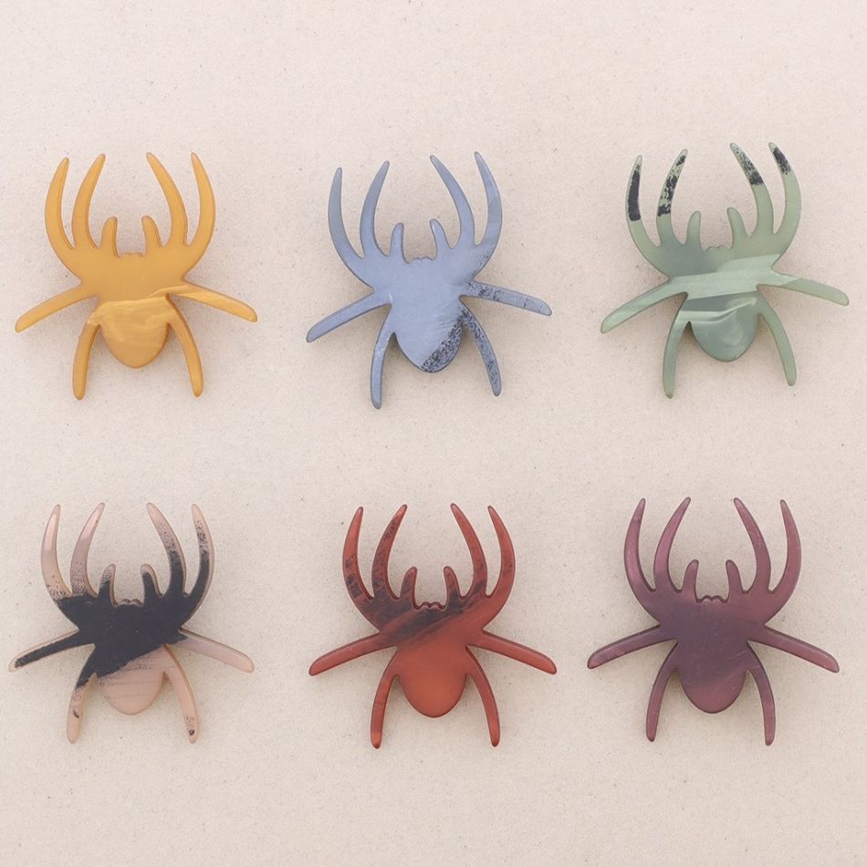 BROCHE ARAÑA RESINA