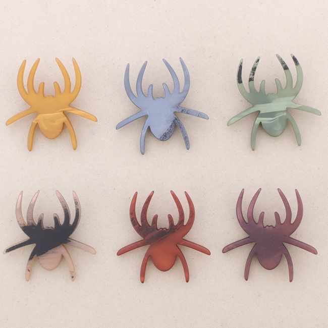 BROCHE ARAÑA RESINA