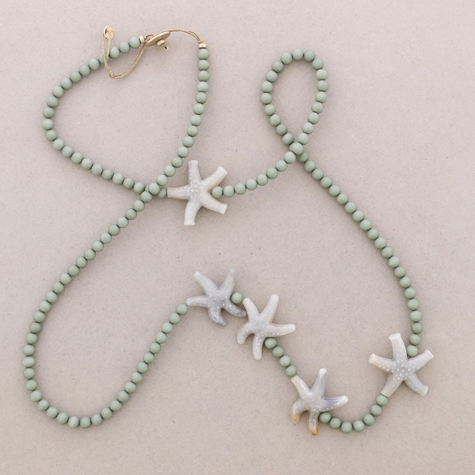 COLLAR LARGO BOLAS ESTRELLAS DE MAR RESINA