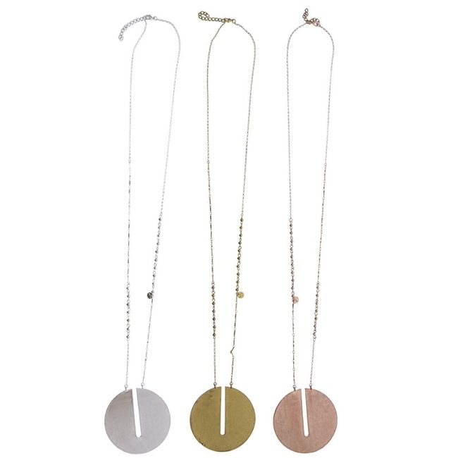 METAL MEDAL PENDANT LONG NECKLACE