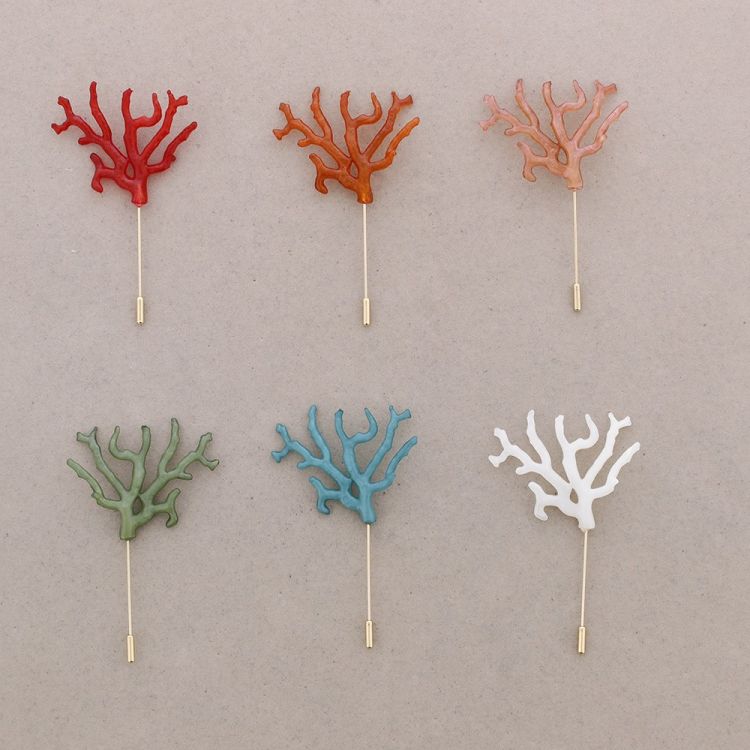 CORAL RESIN NEEDLE BROOCH 2