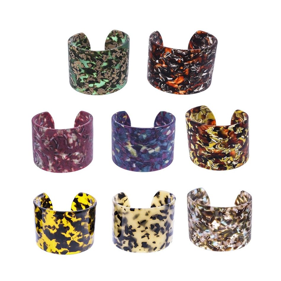 PULSERA ABIERTA ESTAMPADO RESINA