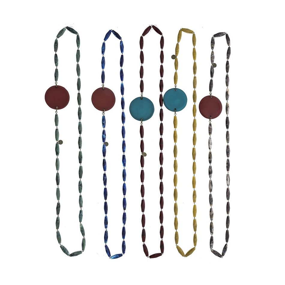 LONG NECKLACE WITH RESIN BEADS
