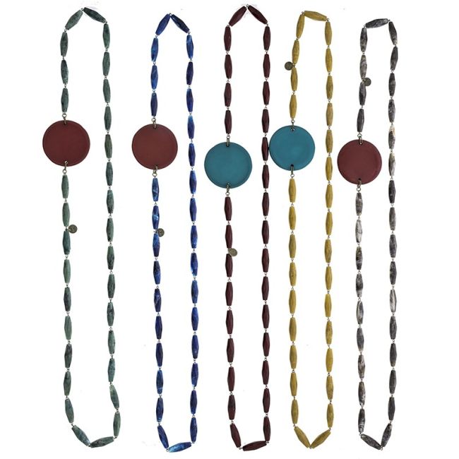 LONG NECKLACE WITH RESIN BEADS