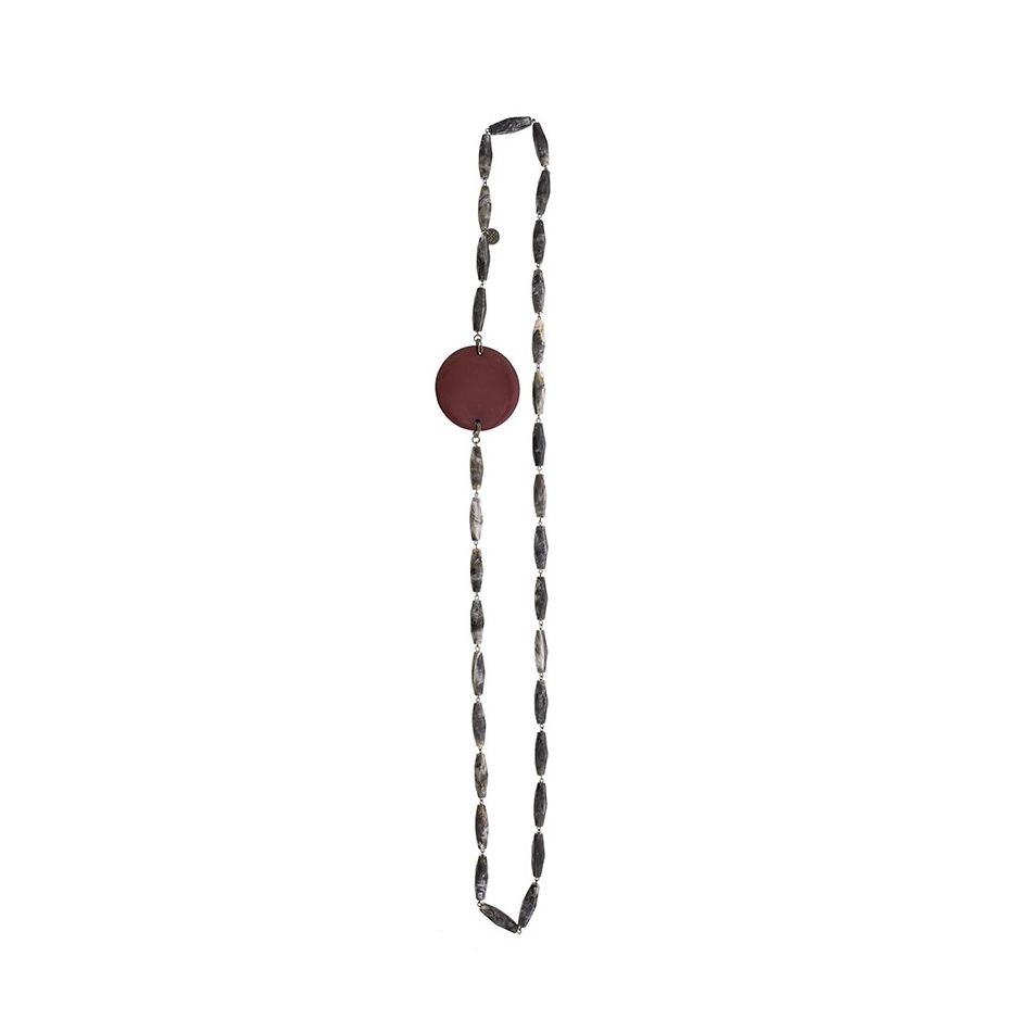 LONG NECKLACE WITH RESIN BEADS