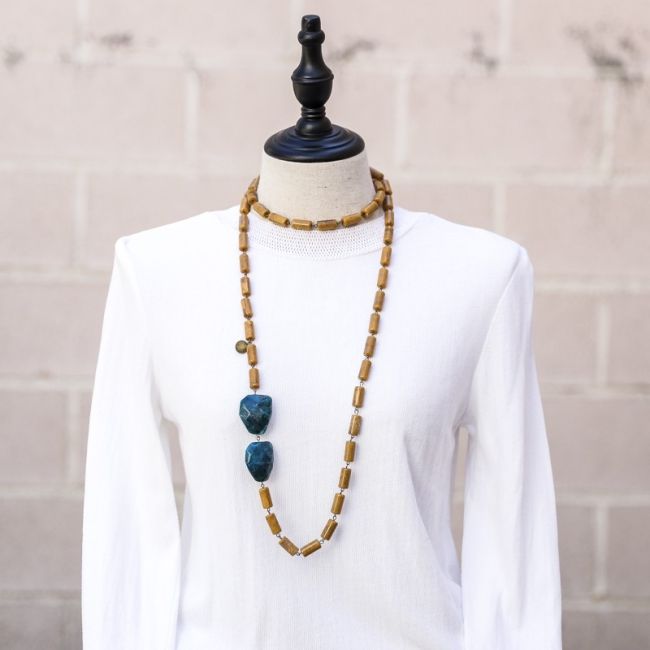 COLLAR LARGO CUENTAS RESINA