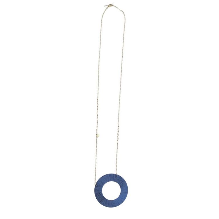 COLLAR LARGO COLGANTE DÓNUT METAL RAFIA